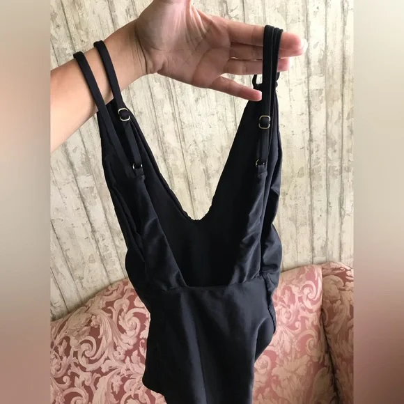 Deep V-neck Tori Praver Bathing Suit - Picture 4 of 6